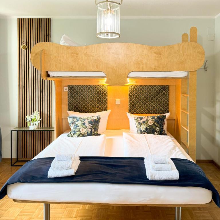 Villa Fantasia Budget Boutique Hotel - Dreibettzimmer mit Doppelbett und Etagenbett - 2