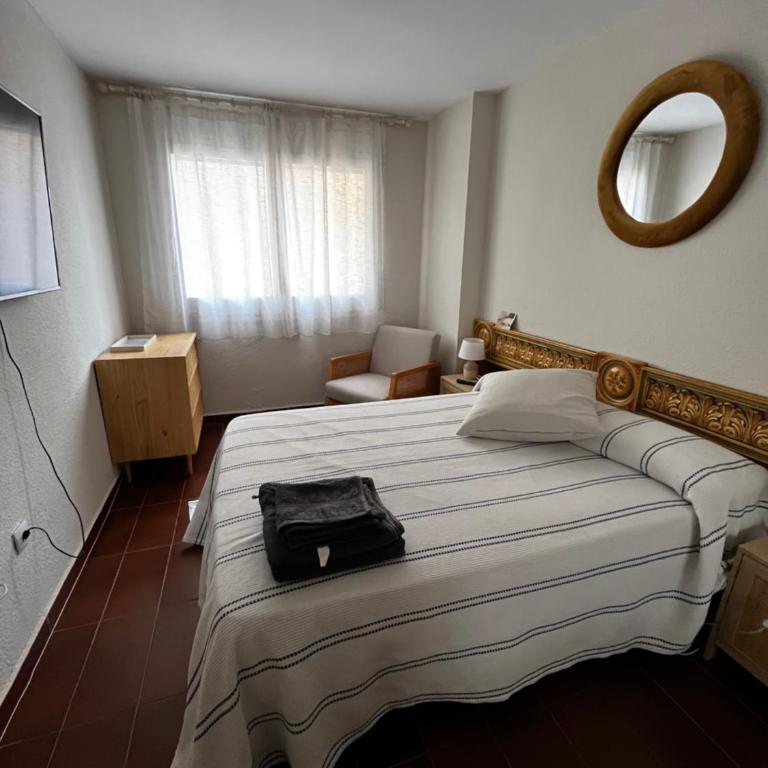 Acogedor y Amplio Apartamento familiar a pie de playa - Three-Bedroom Apartment (shared with host) - 14