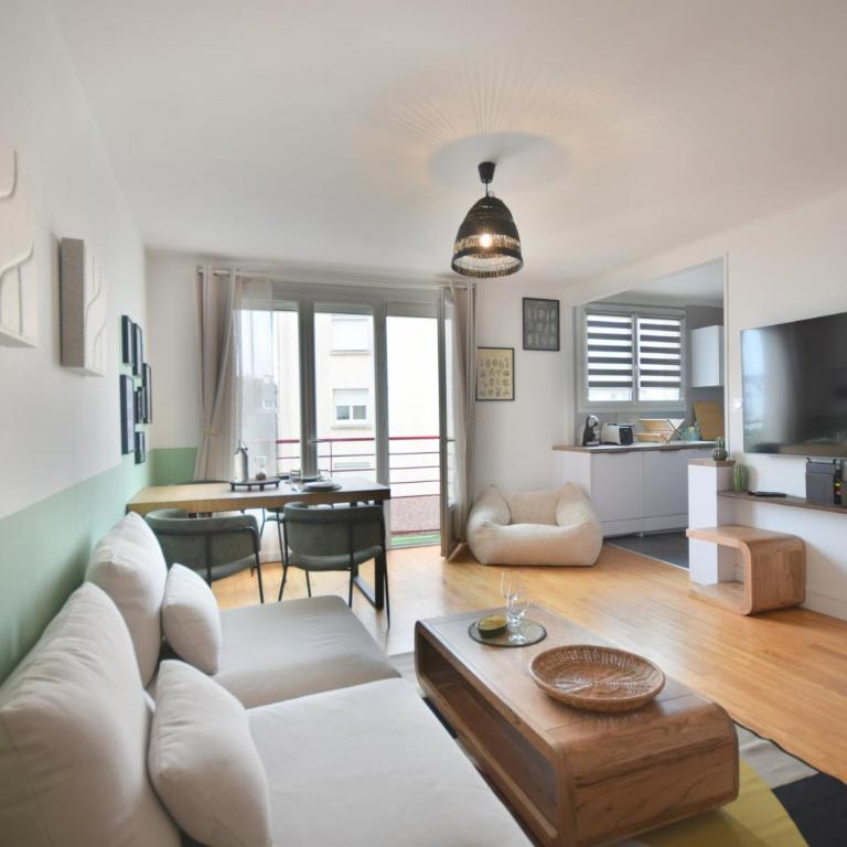 Logement 3 chambres, proche centre ville, parking gratuit - Appartement 3 Chambres - 1