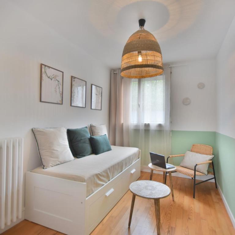 Logement 3 chambres, proche centre ville, parking gratuit - Appartement 3 Chambres - 6