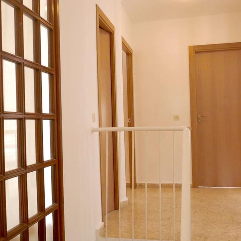 Casa Soleada Calle Tranquila Junto a FIBES - Casa - 28