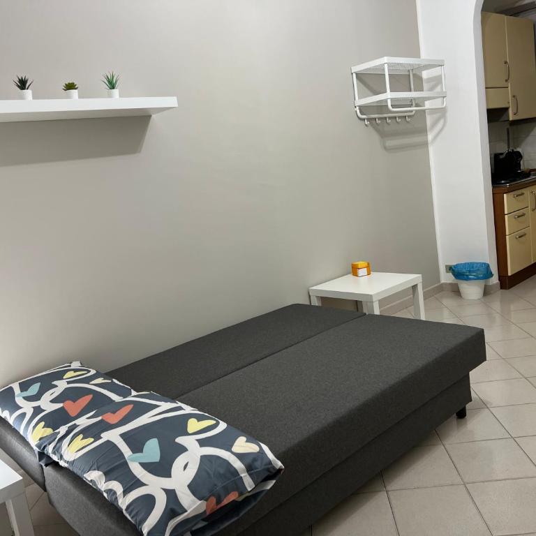 Bed2Go Botticelli - Camera Familiare con Bagno in Comune - 5