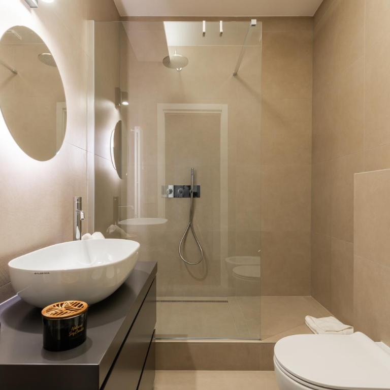 Elegant Haven Re di Roma by Hostand - Three-Bedroom Apartment - 7