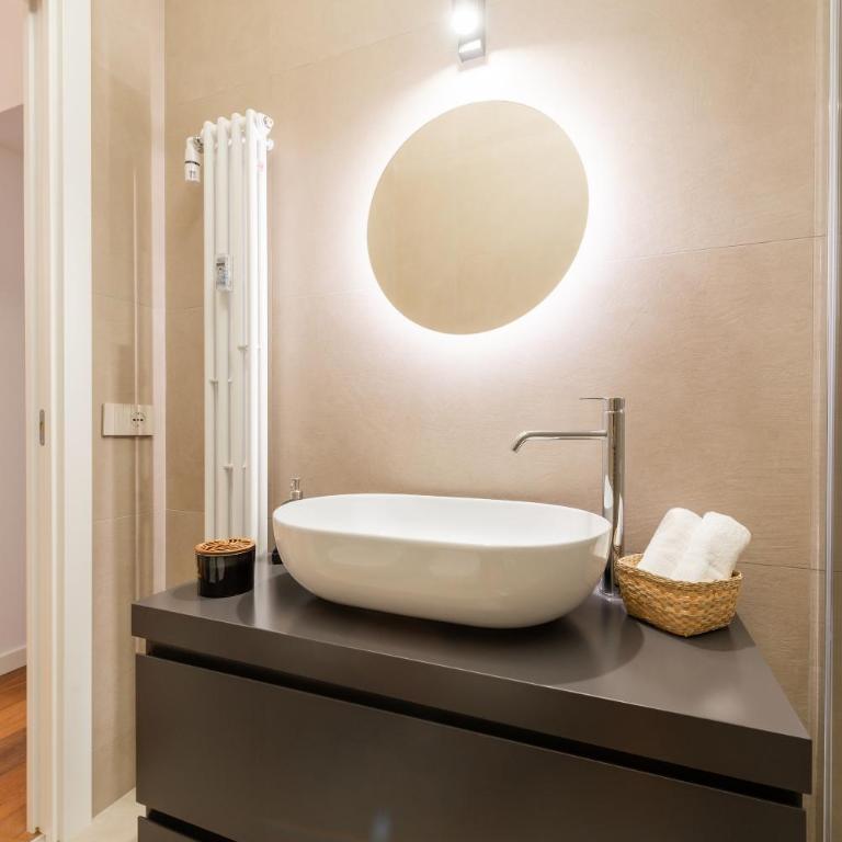 Elegant Haven Re di Roma by Hostand - Three-Bedroom Apartment - 13