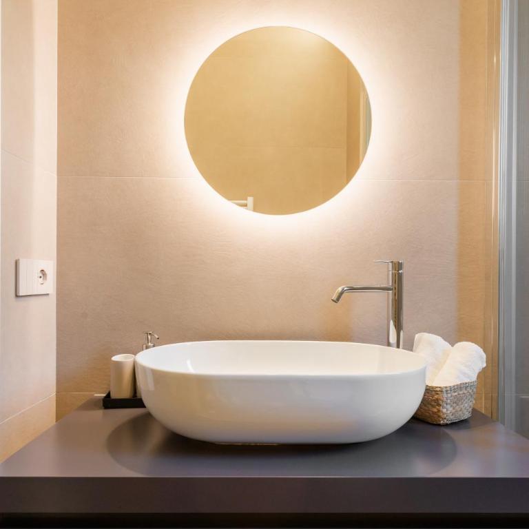 Elegant Haven Re di Roma by Hostand - Three-Bedroom Apartment - 18