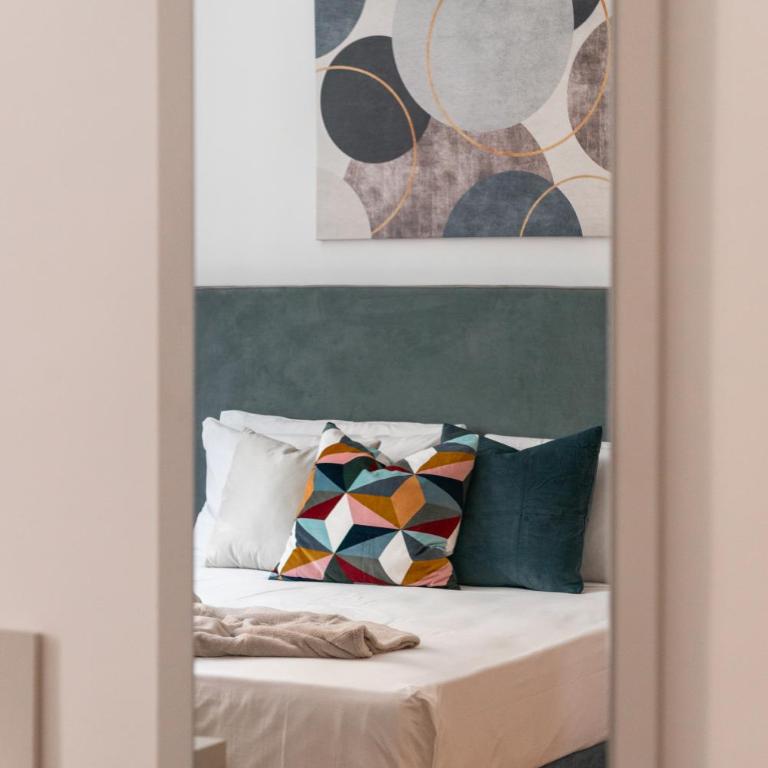 Elegant Haven Re di Roma by Hostand - Three-Bedroom Apartment - 4