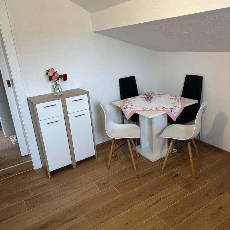 Ferienwohnung Waldblick, Faaker See - Apartment mit 1 Schlafzimmer und Balkon - 5