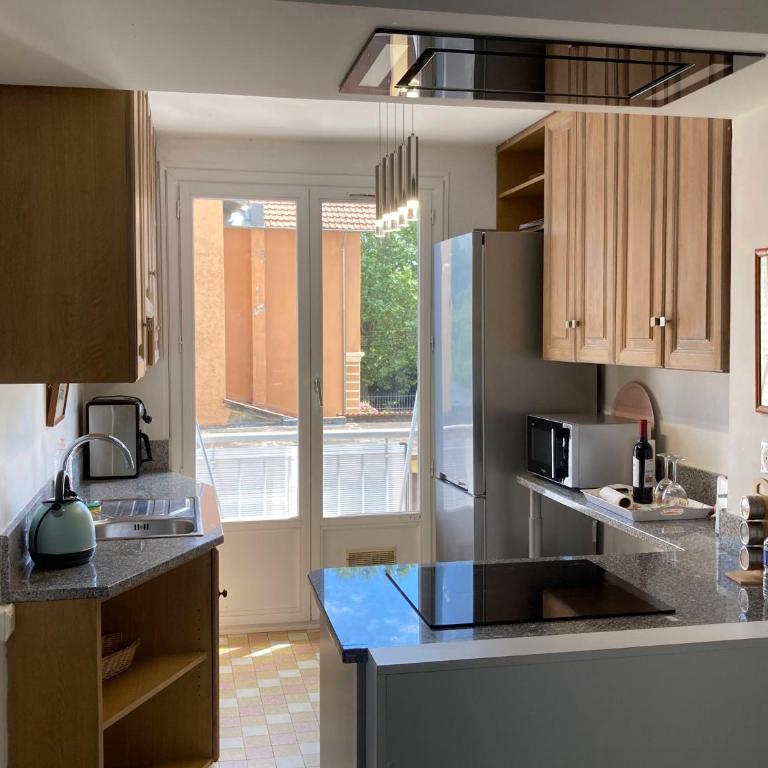 3 chambres , bureau lumineux , parking , proche métro Lyon - Appartement 3 Chambres Supérieur - 28