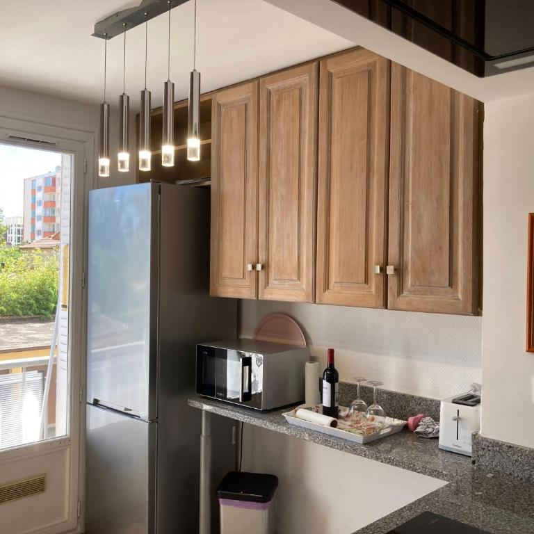 3 chambres , bureau lumineux , parking , proche métro Lyon - Appartement 3 Chambres Supérieur - 13