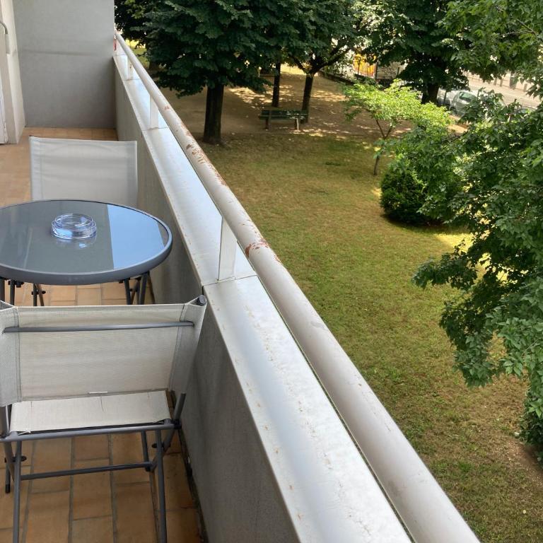 3 chambres , bureau lumineux , parking , proche métro Lyon - Appartement 3 Chambres Supérieur - 11