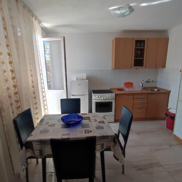 Apartman Sutomore - Apartman sa 2 Spavaće Sobe - 3