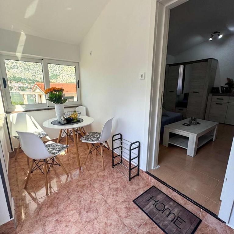 Apartment Melody - One-Bedroom Apartment - 3