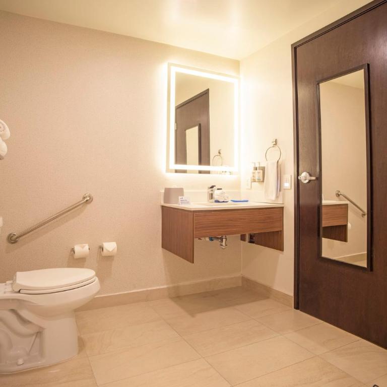 Holiday Inn Express Guadalajara Iteso by IHG - Habitación Estándar con cama extragrande - Adaptada para personas de movilidad reducida - 6