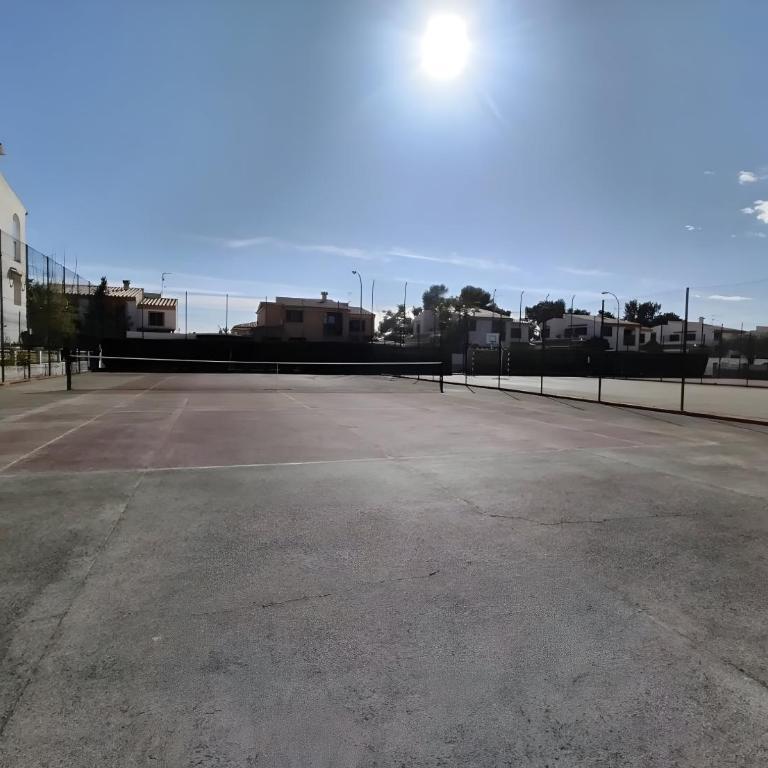 Adosado con piscina y parking - Two-Bedroom House - 31