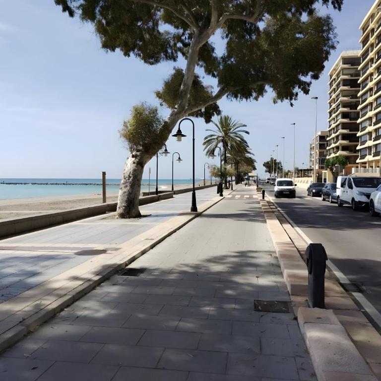 Adosado con piscina y parking - Two-Bedroom House - 25
