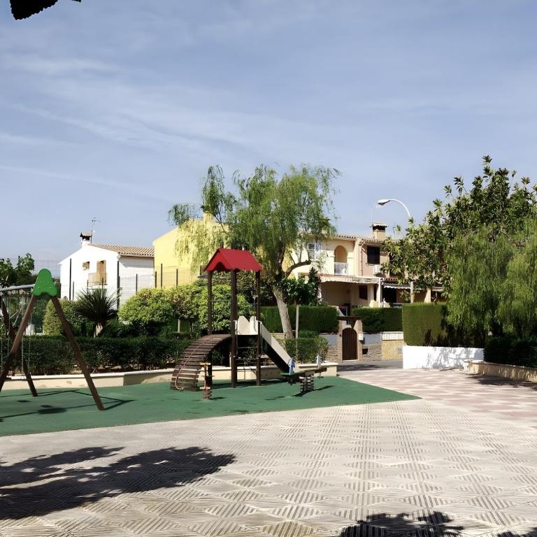 Adosado con piscina y parking - Two-Bedroom House - 26
