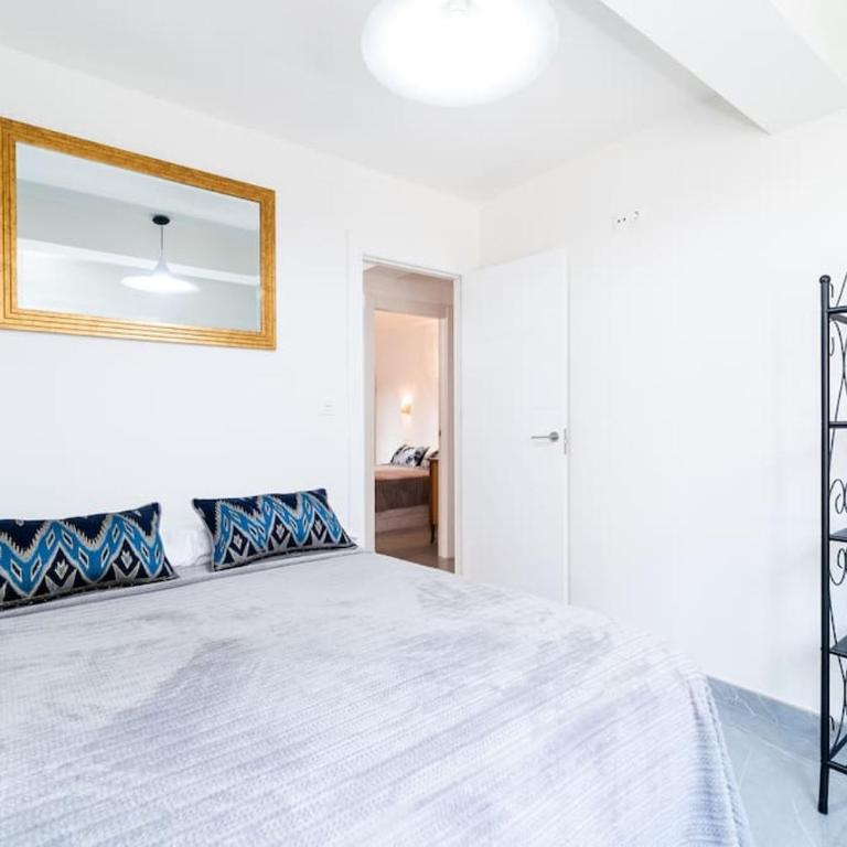 Elegante Apartamento en Granada Centro - Three-Bedroom Apartment - 13