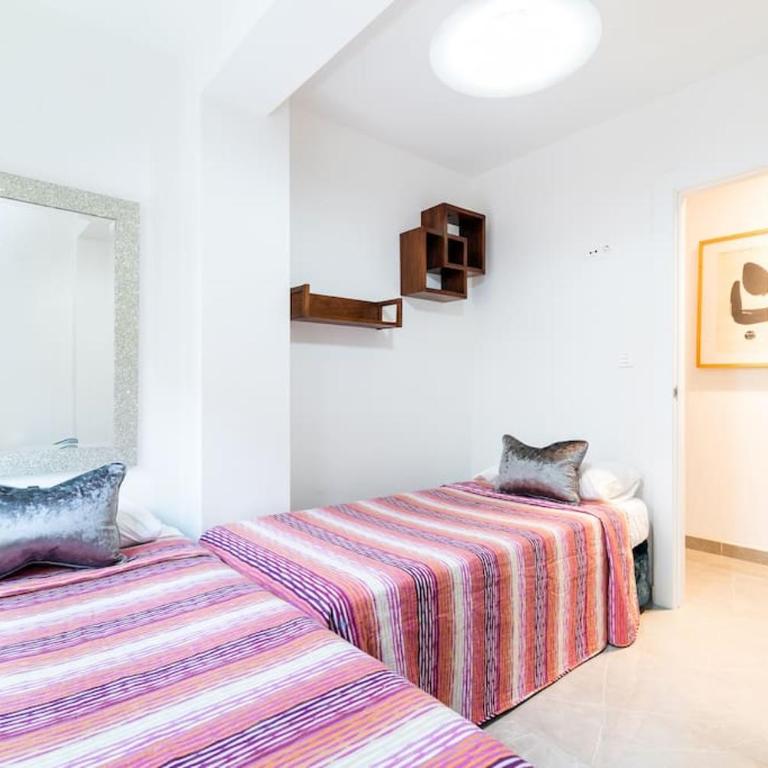 Elegante Apartamento en Granada Centro - Three-Bedroom Apartment - 16