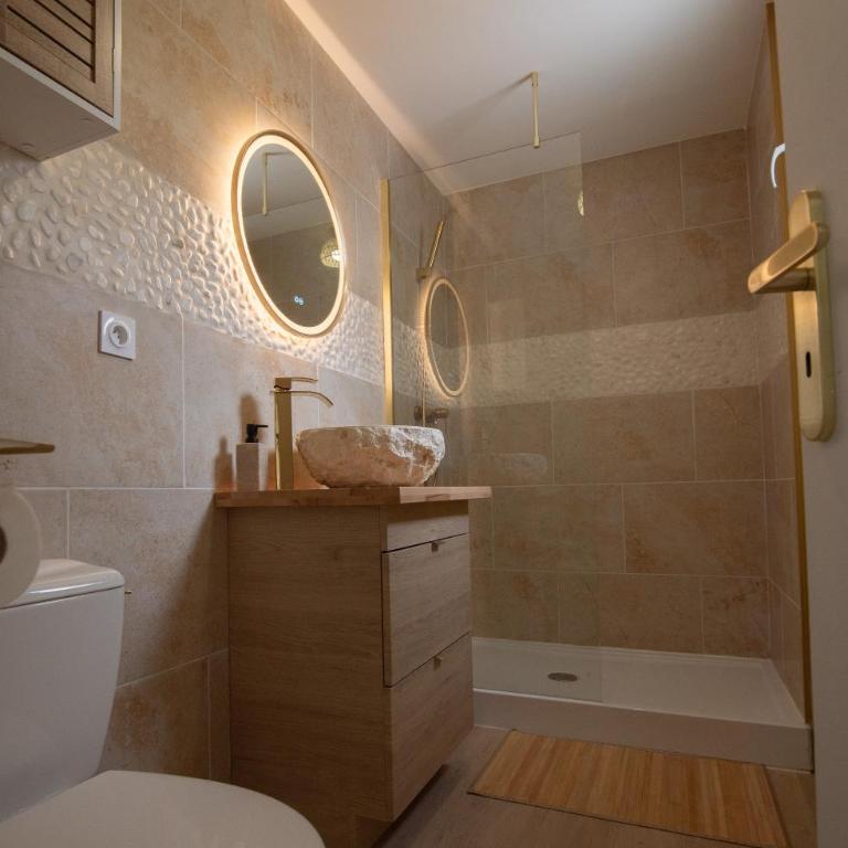 Tout confort ! Balnéo, Sauna, Cinéma, Climatisation, Parking, WiFi - Appartement 1 Chambre - 15
