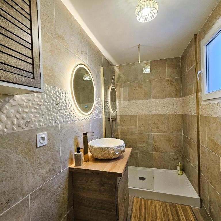 Tout confort ! Balnéo, Sauna, Cinéma, Climatisation, Parking, WiFi - Appartement 1 Chambre - 21