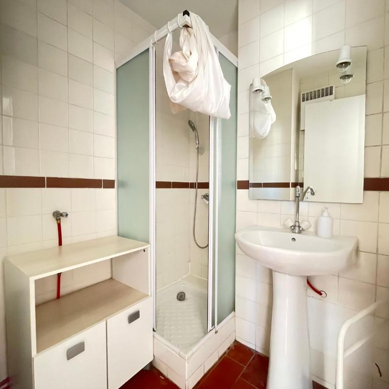 Appart cosy avec terrasse à 500m de la plage, parking, animaux admis, quartier dynamique - Sète - FR-1-338-494 - Apartment - 12