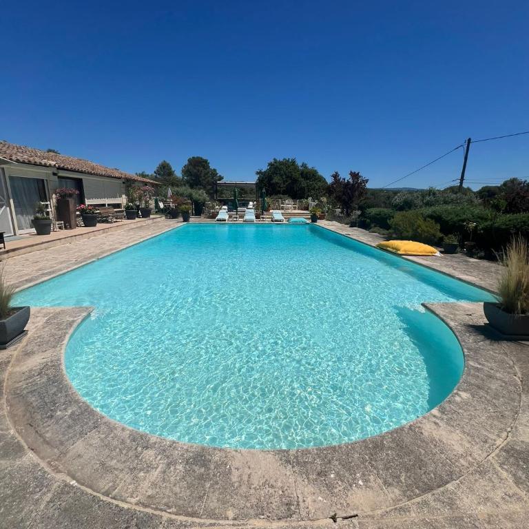 Chambre d'hôtes chez Maguy B-Villa Makeire - Chambre Lit Queen-Size - Vue sur Piscine - 62