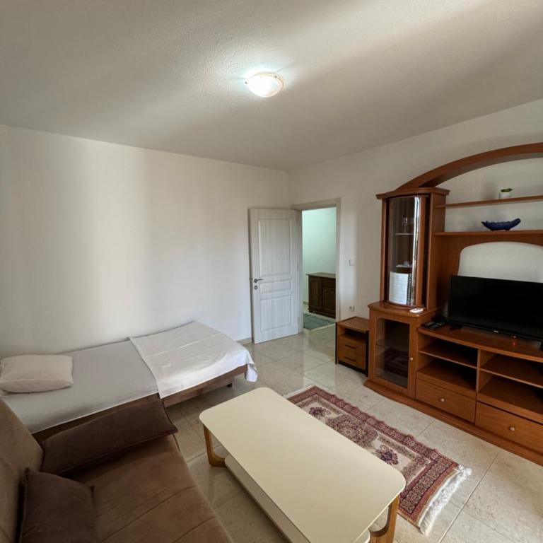 Berin Apartments - One-Bedroom Apartment with Terrace - 7