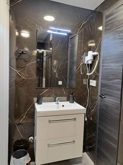 Studio in Benidorm with sea view - Apartamento de 1 dormitorio - 10
