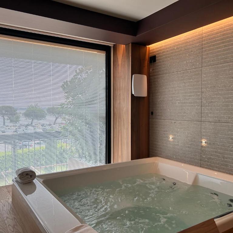 Alevic Hotel Sirmione - Junior Suite with Jacuzzi, Terrace and Partial Lake View - 7