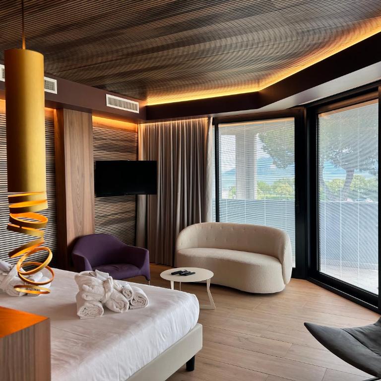 Alevic Hotel Sirmione - Junior Suite with Jacuzzi, Terrace and Partial Lake View - 5