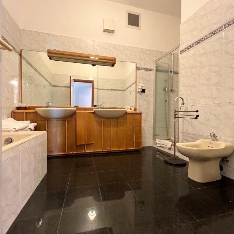 Hotel Leopold - Camera Quadrupla con Bagno Privato - 3