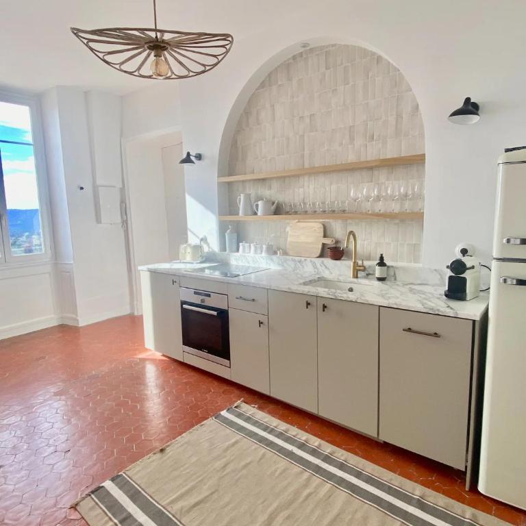 "Couleur Parfum" amazing Sea View Balcony FREE PARKING - Two-Bedroom Apartment - 6