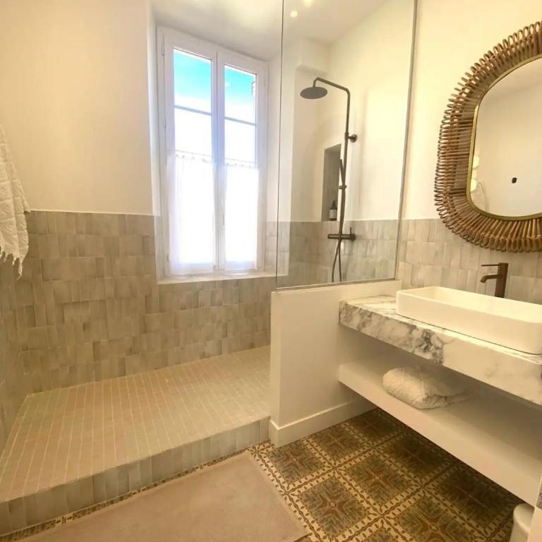 "Couleur Parfum" amazing Sea View Balcony FREE PARKING - Two-Bedroom Apartment - 9
