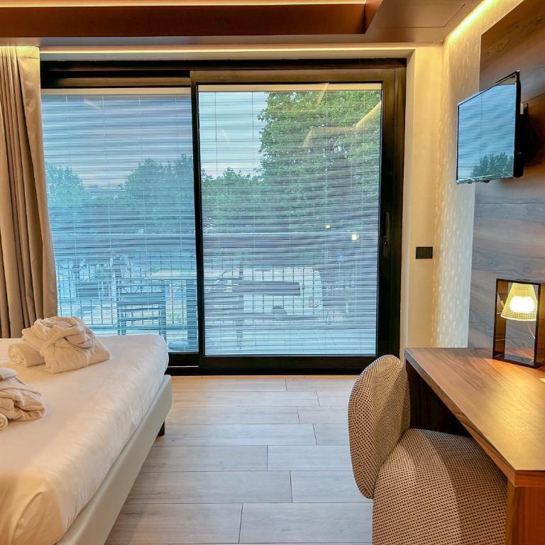 Alevic Hotel Sirmione - Deluxe Room with Balcony - Second Floor - 6