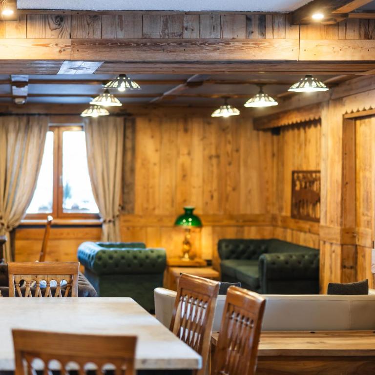CHALET DES ALPES - Triple Room with Mountain View - 8