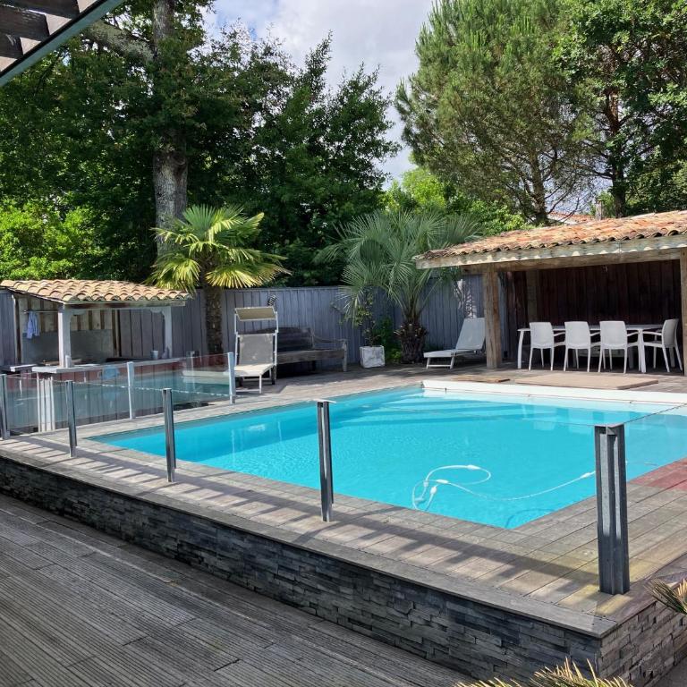 Maison familiale avec piscine proche du bassin à pied - Four-Bedroom House - 1