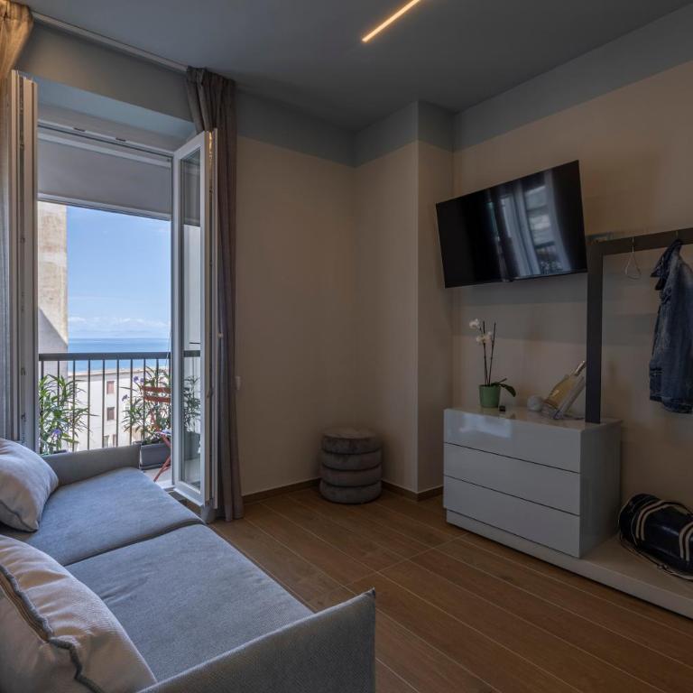 Luci Sul Mare -Boutique Rooms - Family Suite with Balcony - 16