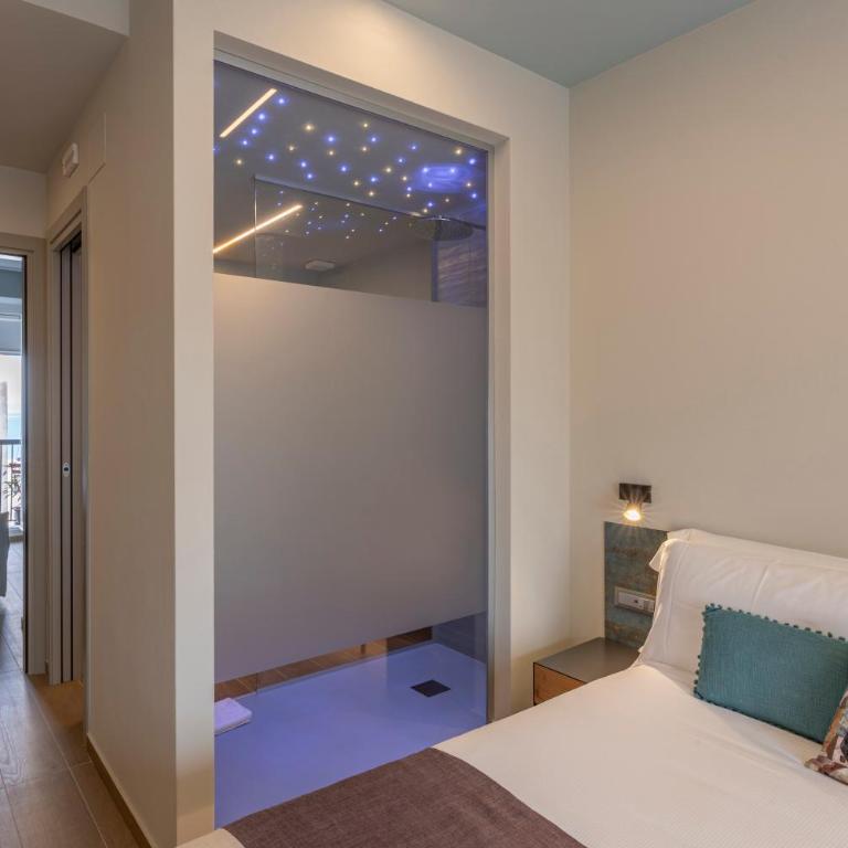 Luci Sul Mare -Boutique Rooms - Family Suite with Balcony - 18