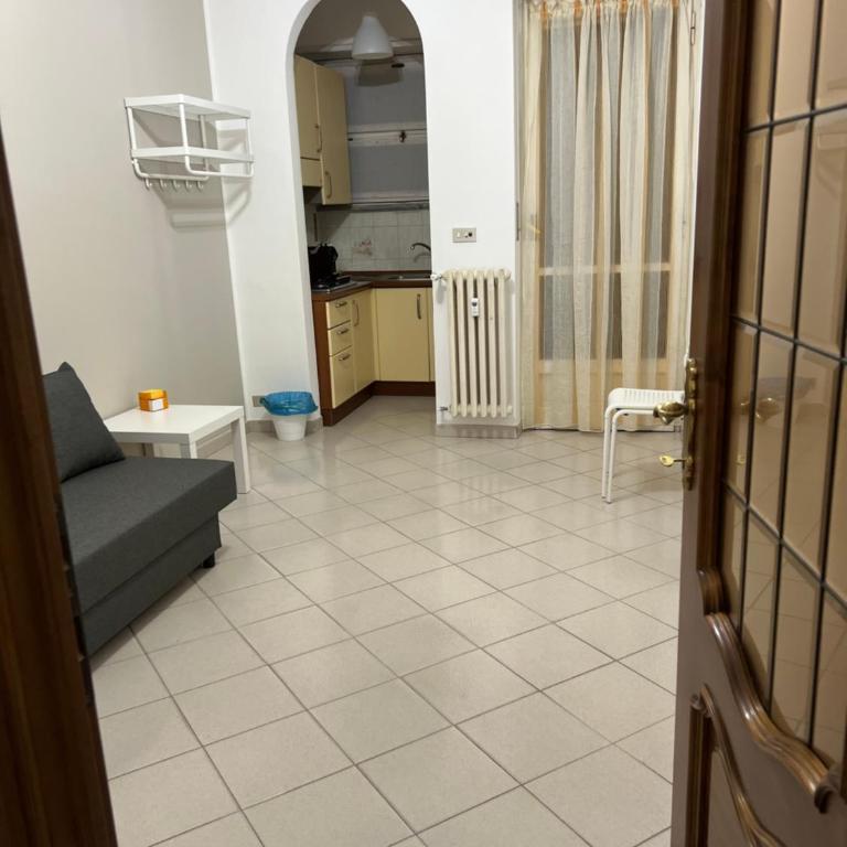 Bed2Go Botticelli - Camera Familiare con Bagno in Comune - 1