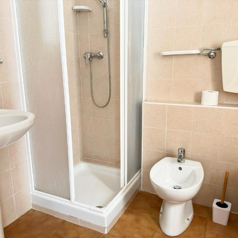 Poseidon Bay Residence - Deluxe Quadruple Room - 2