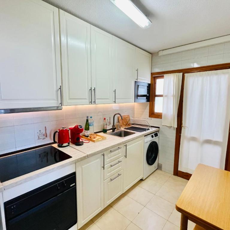 2 BR Beautiful apartment 300m from beach with pool! - Apartamento de 2 dormitorios con vistas al lago - 12