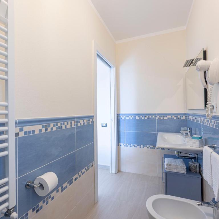 Villa Capitorsola - Deluxe Double Room with Balcony and View - 4