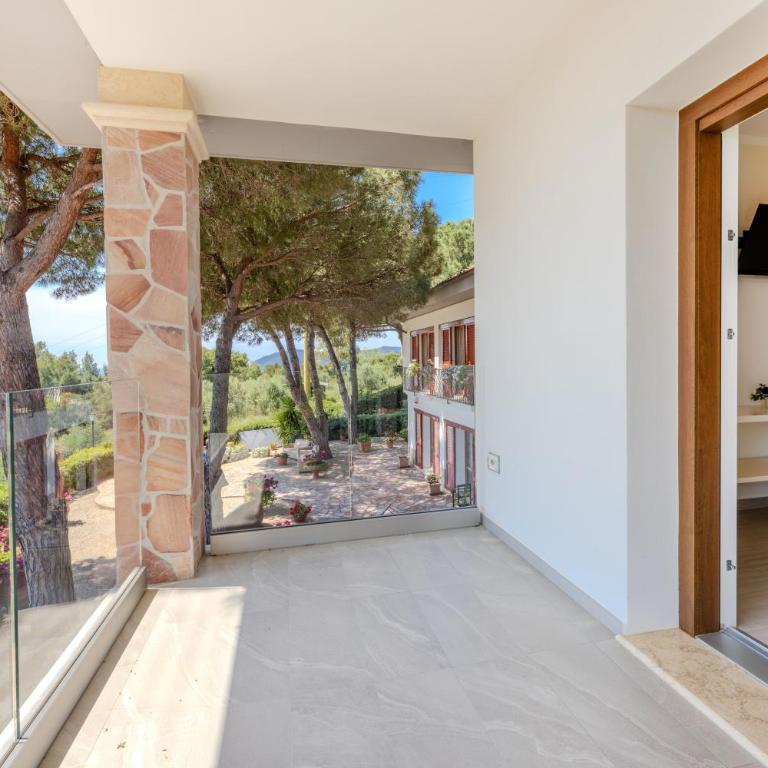 Villa Capitorsola - Deluxe Double Room with Balcony and View - 6