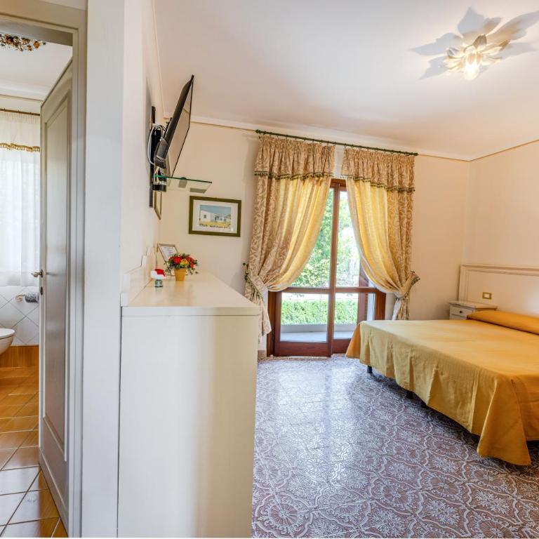 Villa Capitorsola - Quadruple Room with Garden View - 1