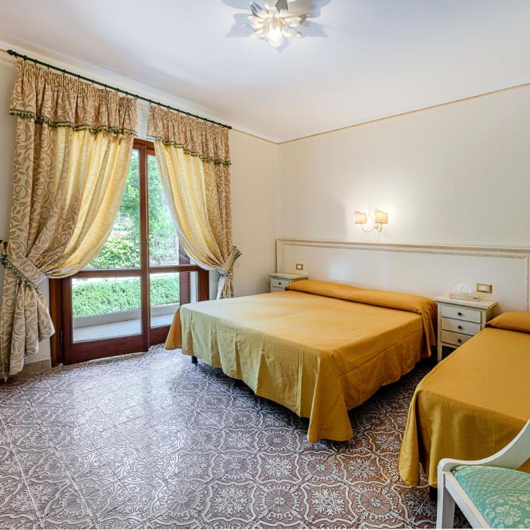 Villa Capitorsola - Quadruple Room with Garden View - 3