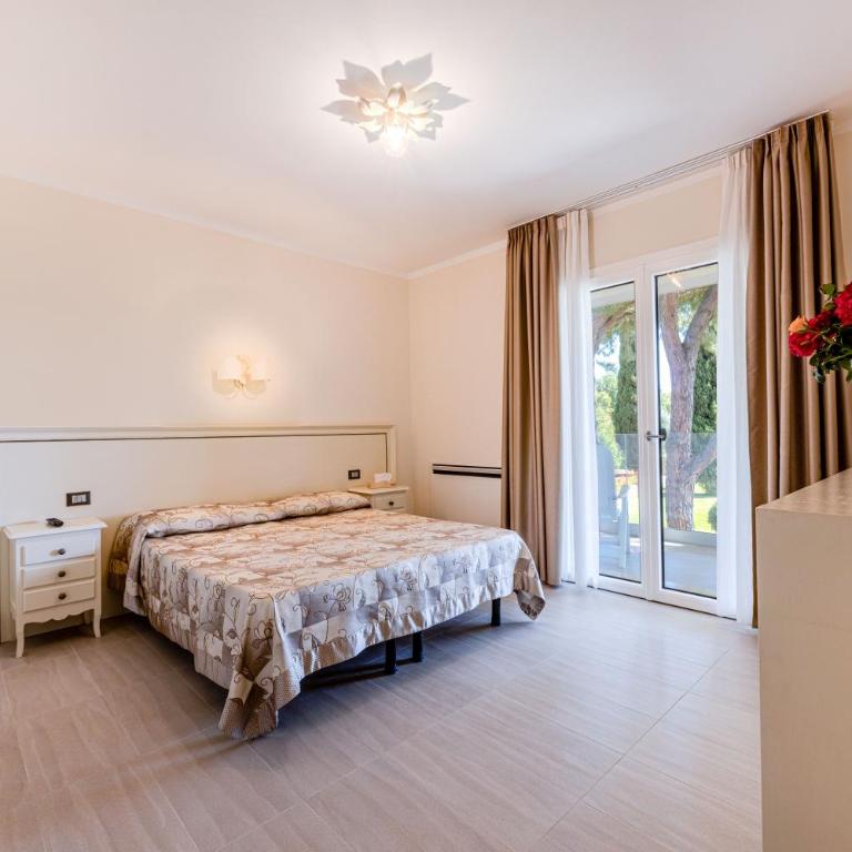 Villa Capitorsola - Triple Room with Terrace - 3