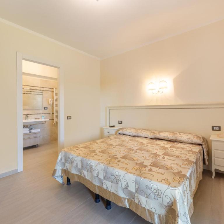 Villa Capitorsola - Triple Room with Terrace - 2