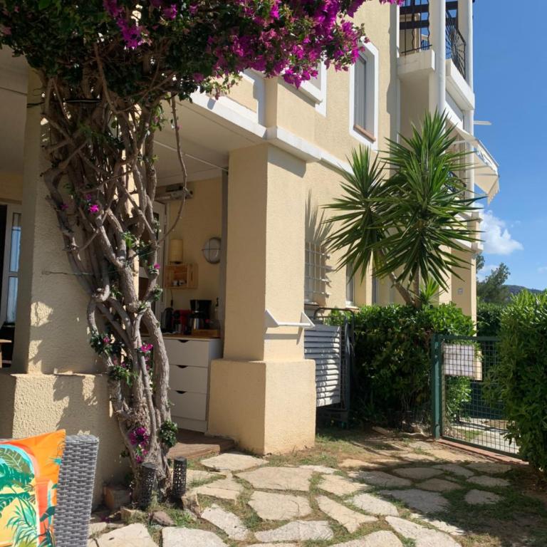 Cap Estérel FH Appartement avec jardin clos privatif -Vue mer -Piscine chauffée 04 avril &01 novembre - Saint Raphaël - Appartement 1 Chambre avec Jardin - 11
