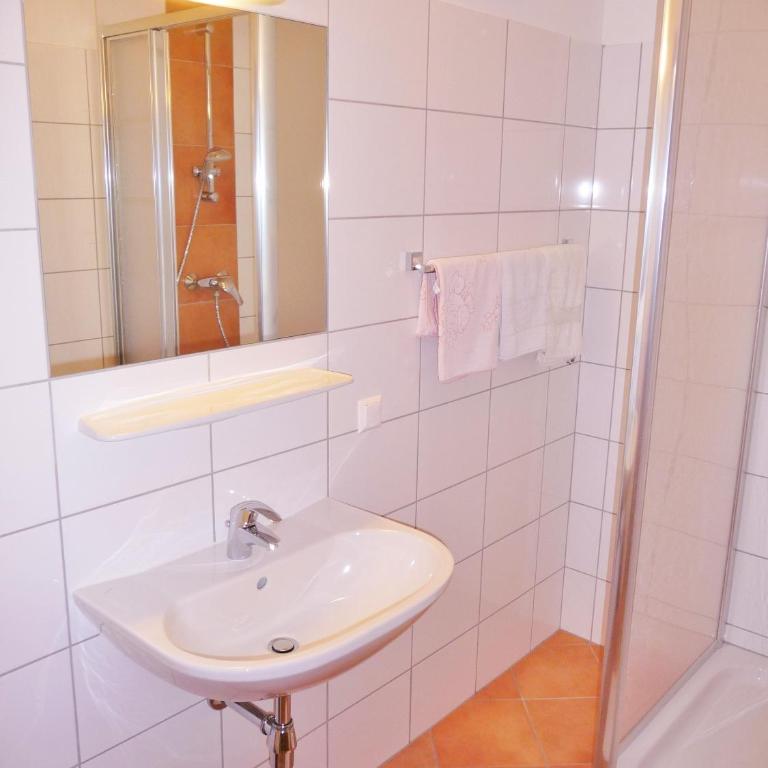 Ferienhäuser Tröster - Comfort Apartment mit zwei Schlafzimmern und Terrasse - 2