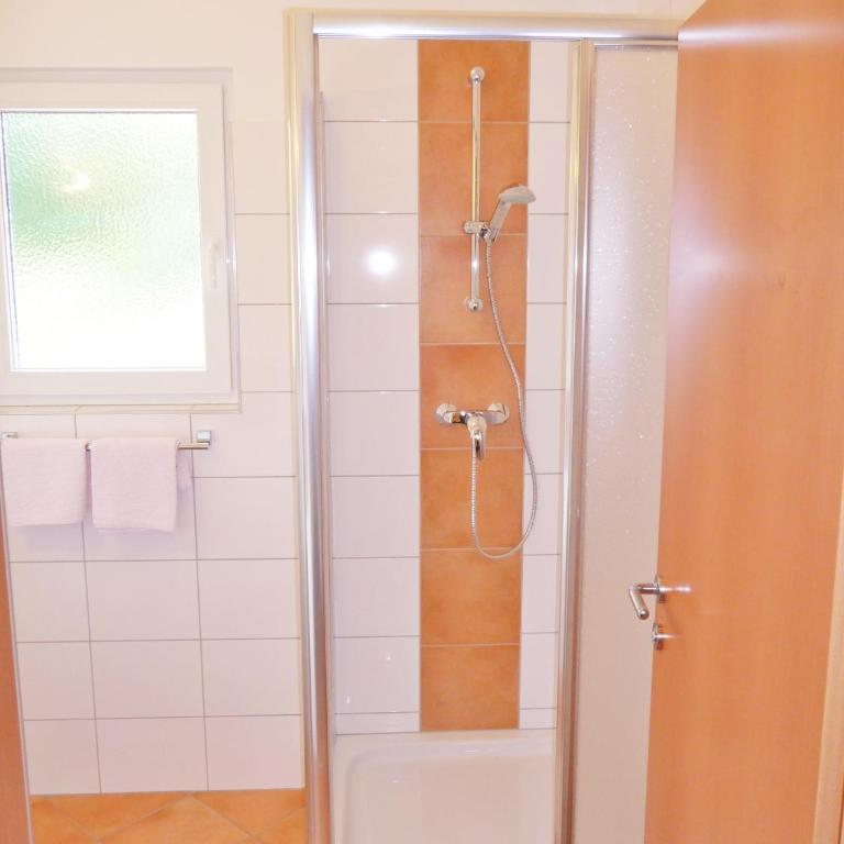 Ferienhäuser Tröster - Comfort Apartment mit zwei Schlafzimmern und Terrasse - 4